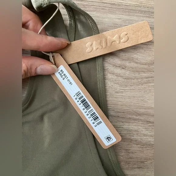 BNWT SKIMS Soft Smoothing Seamless Thong Bodysuit - Picture 3 of 5